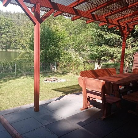 Urokliwy Domek Nad Brzegiem Jeziora Lubiatów Exteriör bild