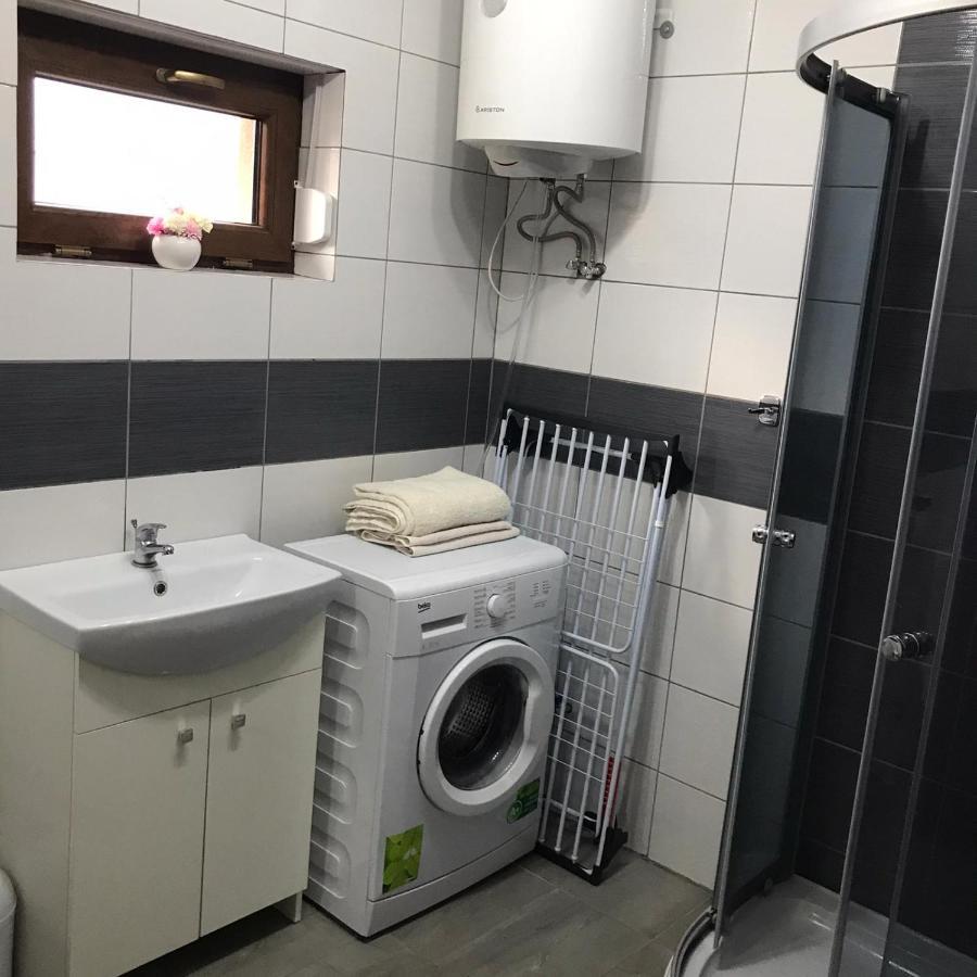 Urokliwy Domek Nad Brzegiem Jeziora Lubiatów Exteriör bild