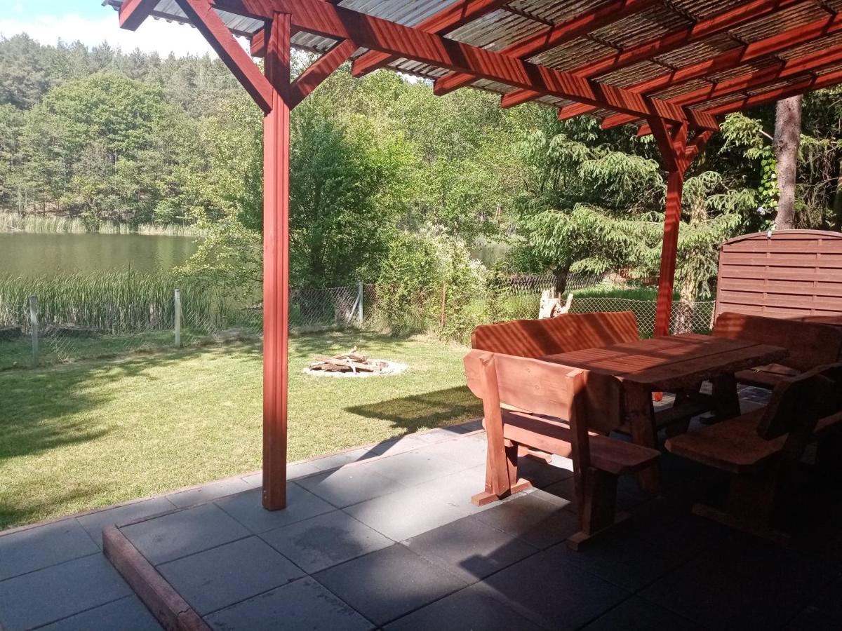 Urokliwy Domek Nad Brzegiem Jeziora Lubiatów Exteriör bild