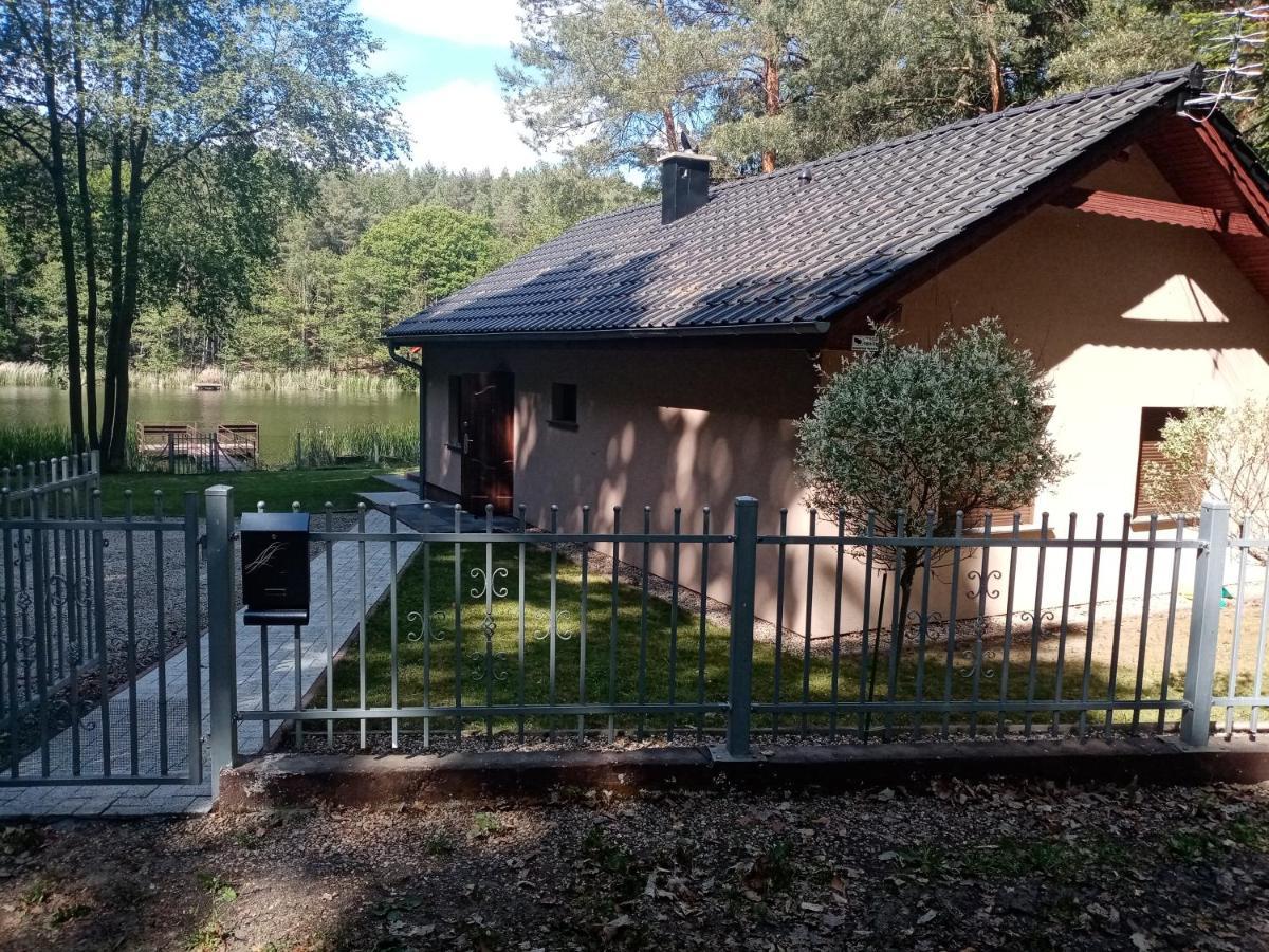 Urokliwy Domek Nad Brzegiem Jeziora Lubiatów Exteriör bild