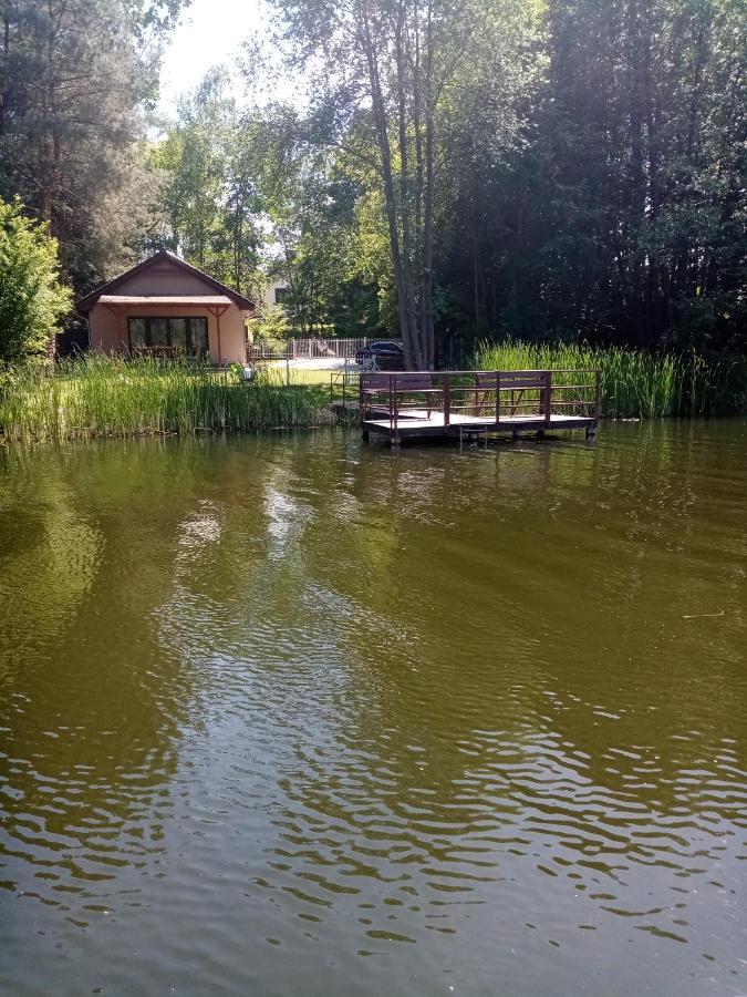 Urokliwy Domek Nad Brzegiem Jeziora Lubiatów Exteriör bild