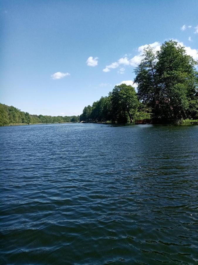 Urokliwy Domek Nad Brzegiem Jeziora Lubiatów Exteriör bild