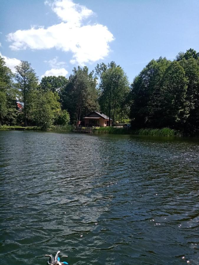 Urokliwy Domek Nad Brzegiem Jeziora Lubiatów Exteriör bild