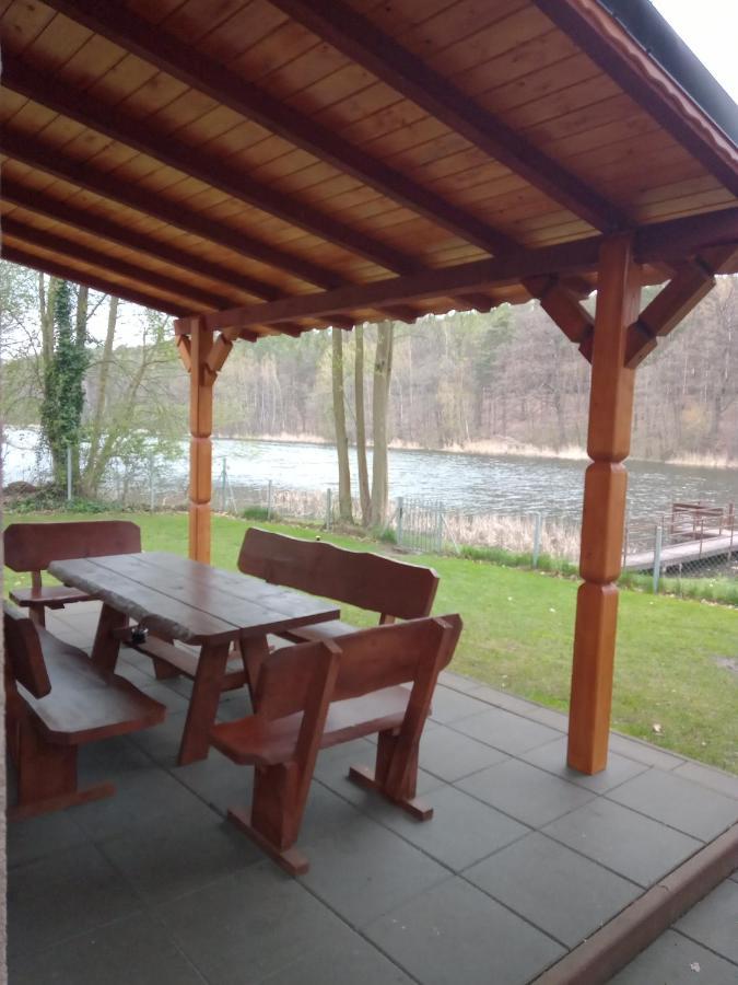 Urokliwy Domek Nad Brzegiem Jeziora Lubiatów Exteriör bild