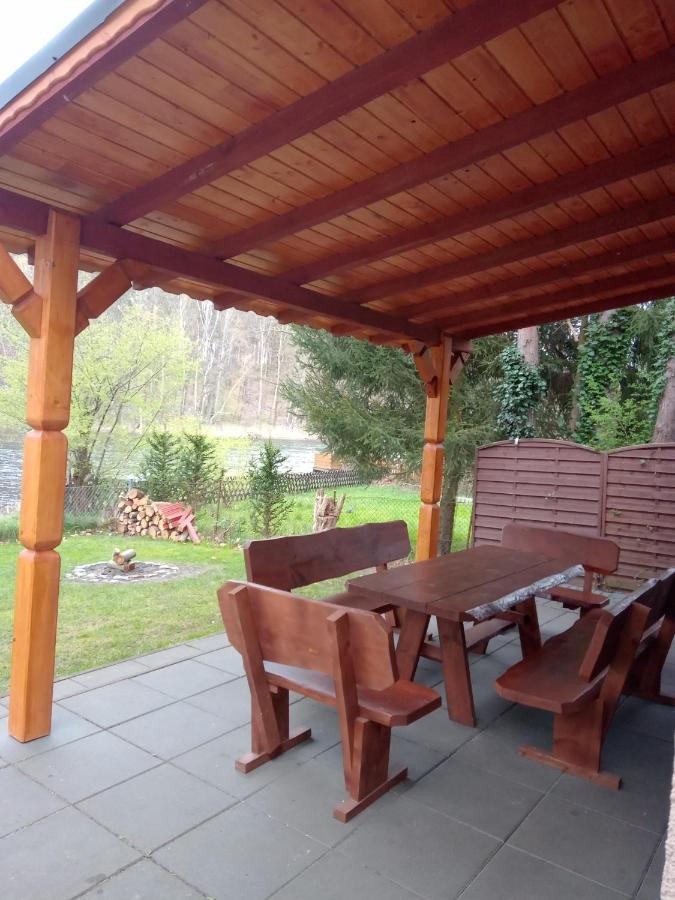 Urokliwy Domek Nad Brzegiem Jeziora Lubiatów Exteriör bild